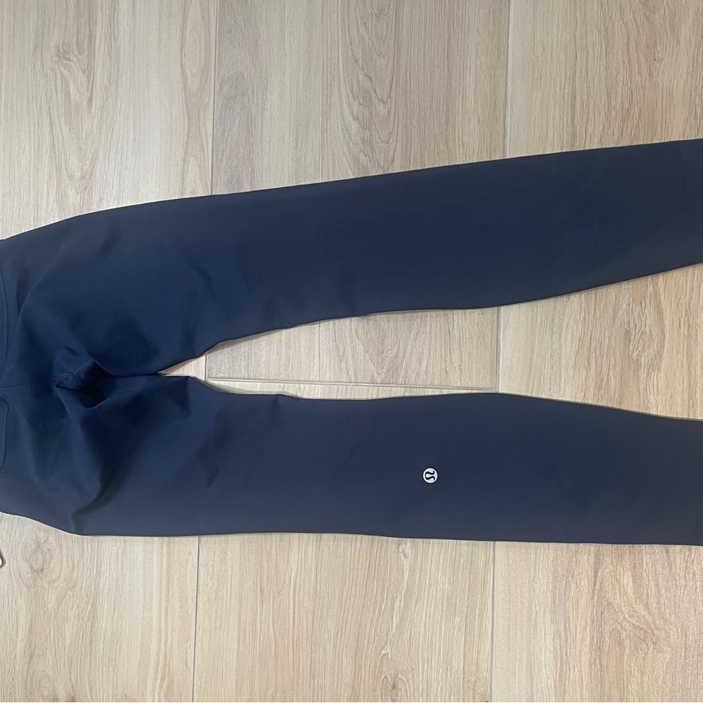 lululemon athletica navy Wunder Train Leggings 28” inseam size 4 - Picture 4 of 5